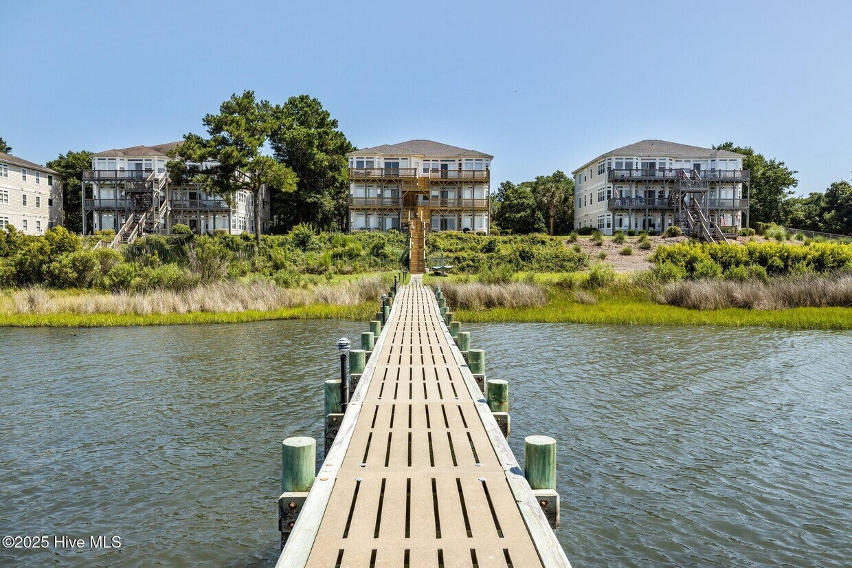 Foto principal - 8632 Sound Dr