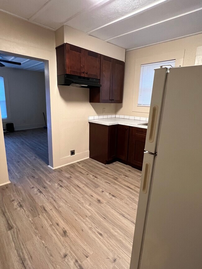Foto del edificio - 106 N Kellie Ave