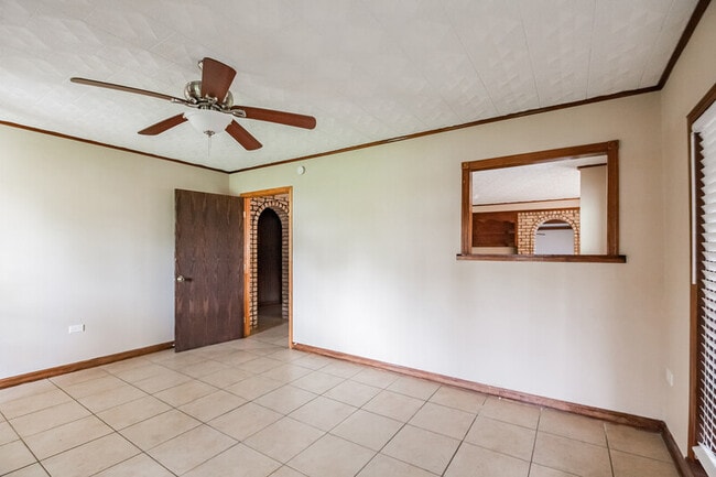 Building Photo - 246 Guidry St