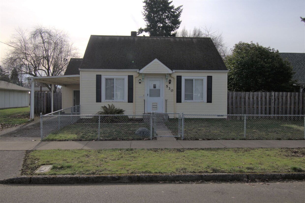 Foto principal - Cozy Two-Bedroom Home