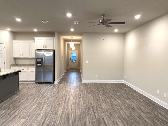 Foto del edificio - 8563 Rosefield Dr N