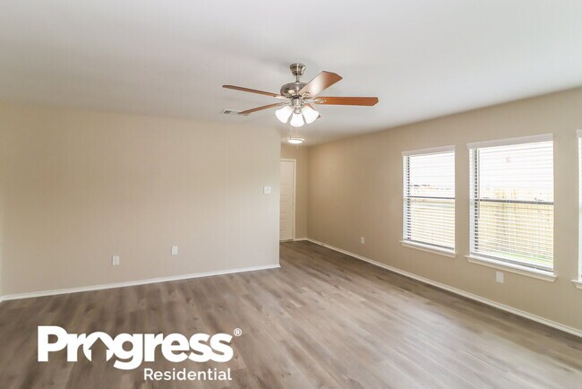 Foto del edificio - 1325 Lakeside Loop