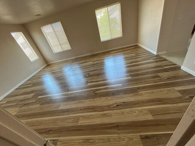 Building Photo - CUTE 2 STORY 3 BEDROOMS/ 2.5 BATHROOMS, WI...