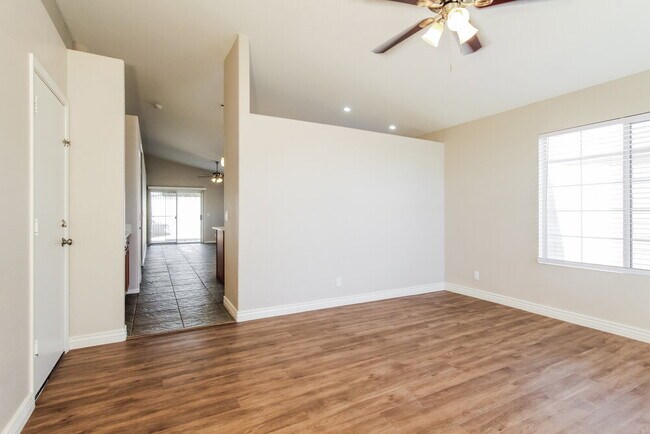 Foto del edificio - 8814 E Downing St