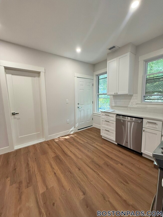 Foto del edificio - 147 E Cottage St