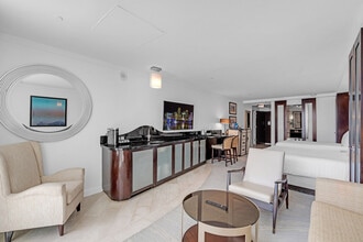 Building Photo - 4441 Collins Ave