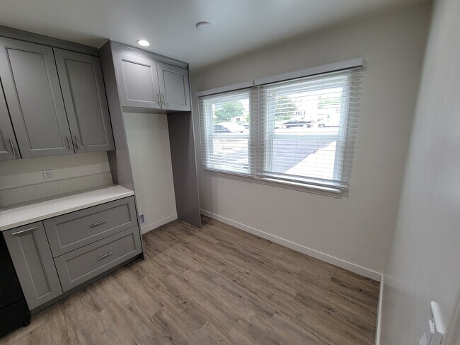 Cocina - 3052 Honolulu Ave