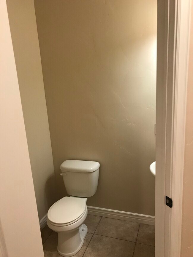 Building Photo - 396 E 535 S