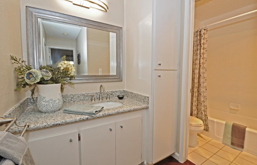 Primary Photo - 275 Tradewinds Dr