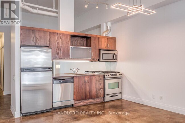 Photo du bâtiment - 233 Carlaw Ave