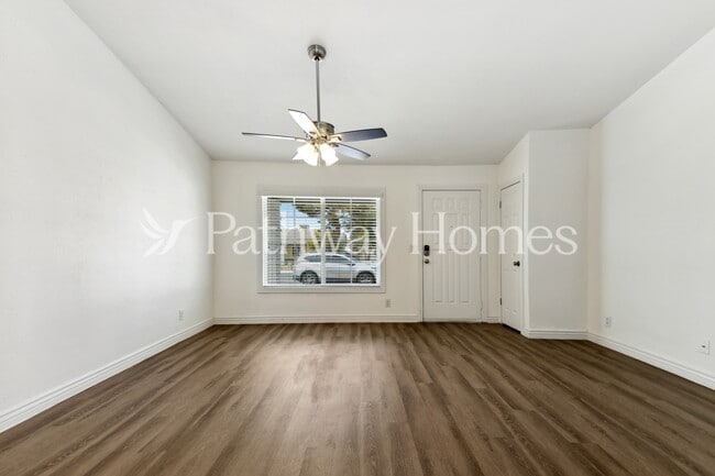 Foto del edificio - 314 E Moore Ave