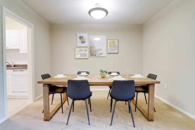 Building Photo - 1600 S Eads St