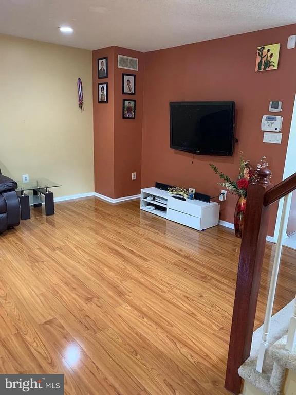 Building Photo - 2 Halstead Pl