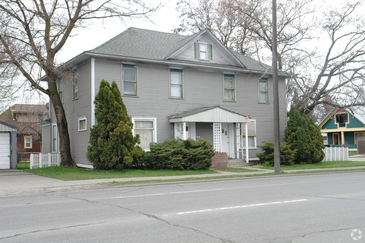 Building Photo - 1704-1712 N Ash St