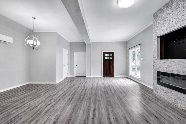 Photo - 125 Allsup St House