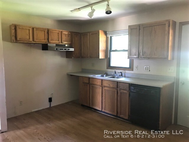 Building Photo - 3 Bedroom/ 2 Bathroom for rent in Dupo!