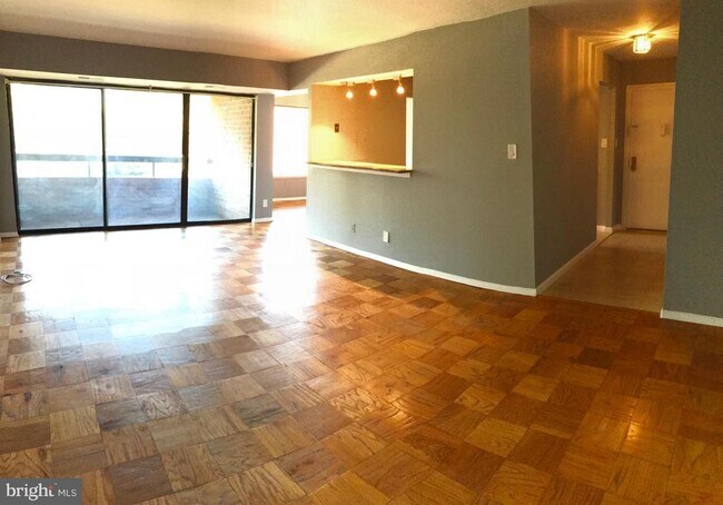 Foto del edificio - 11423 Commonwealth Dr