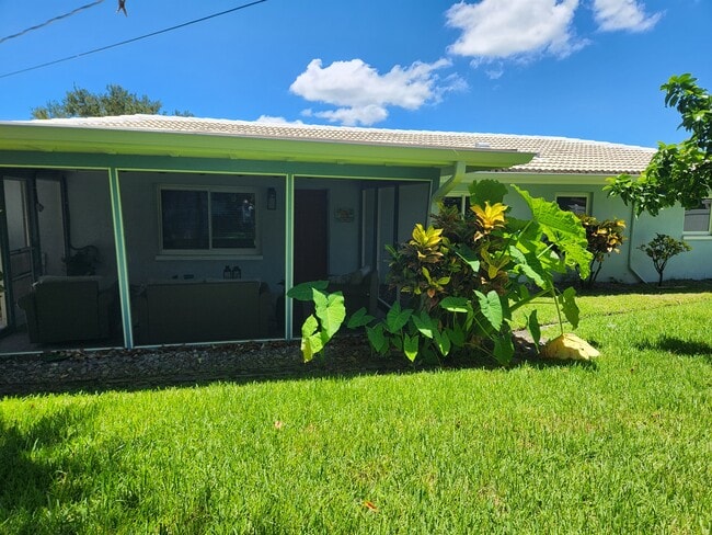 Exterior lanai - 8215 32nd Ave N