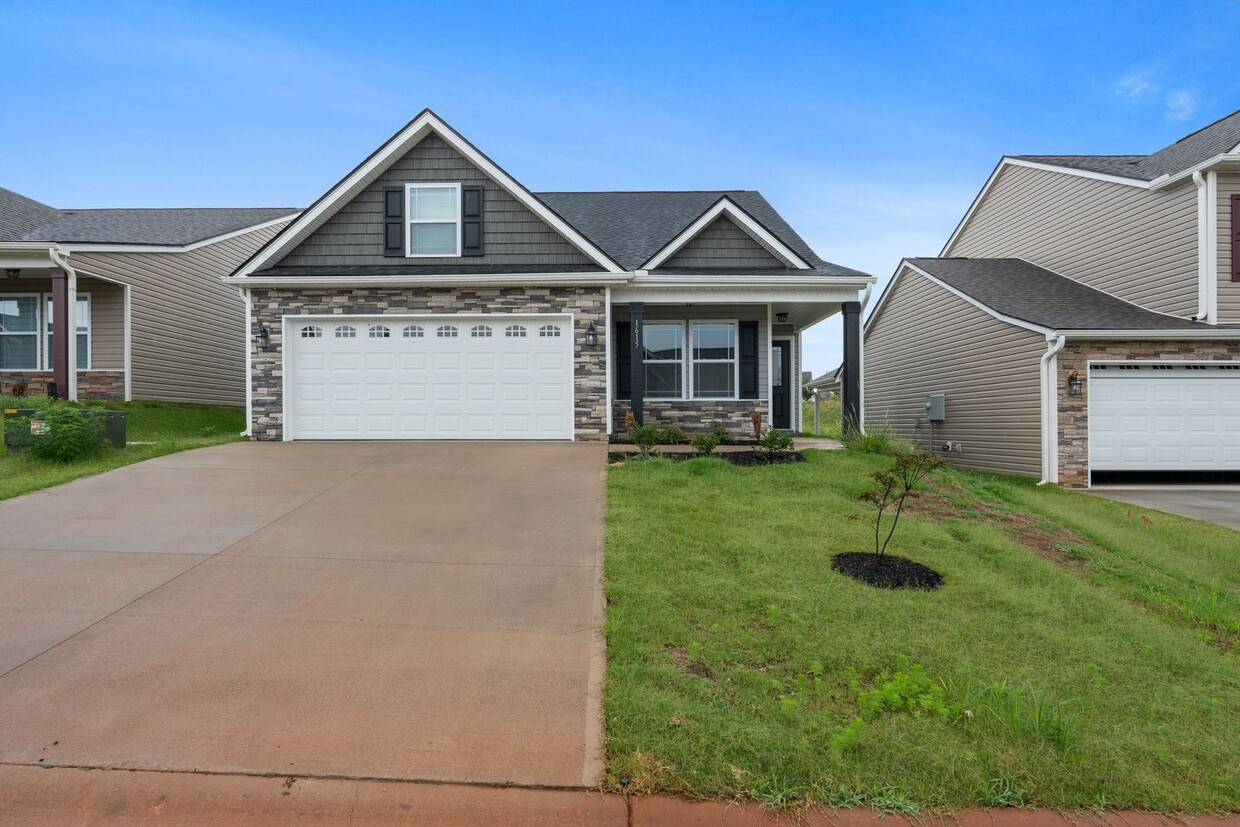 Primary Photo - Lovely 3 BR, 2.5 BR Home with 2 Car Garage...
