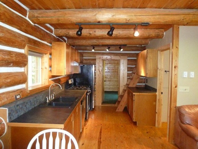 Building Photo - 597 Dry Creek Rd