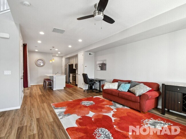 Building Photo - 3 Bedroom Townhome in Aurora