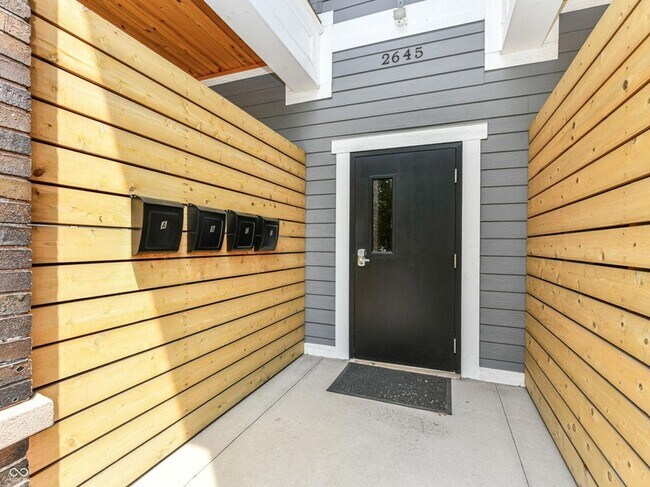 Foto del edificio - 2645 N College Ave