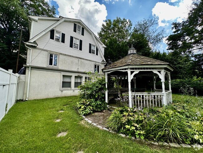 Building Photo - 1585 Bergen Blvd