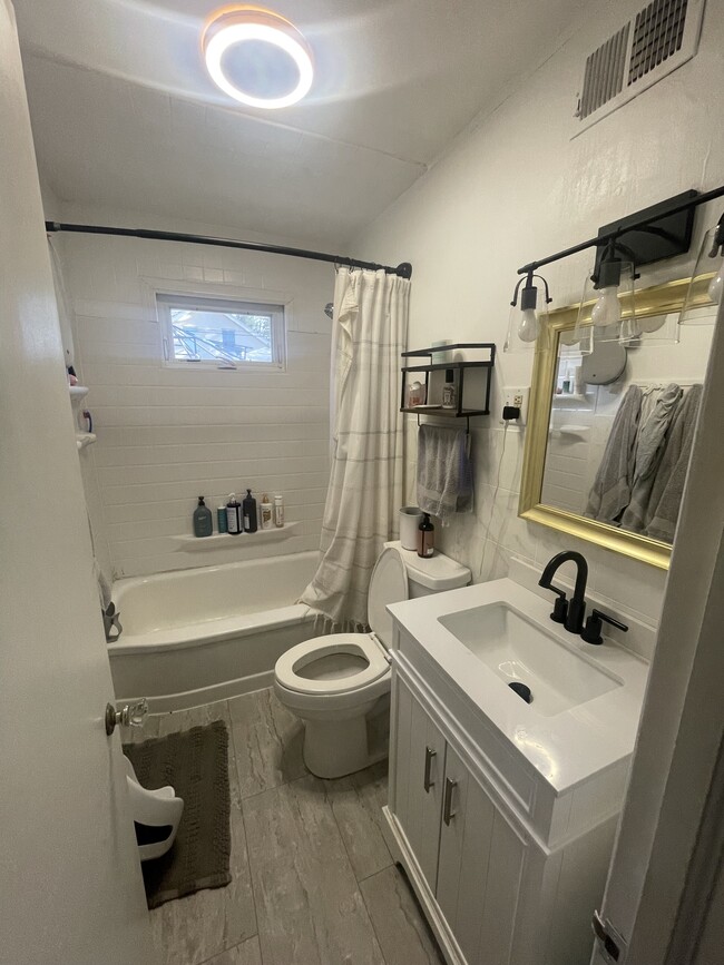 Bathroom - 1601 Broadway N