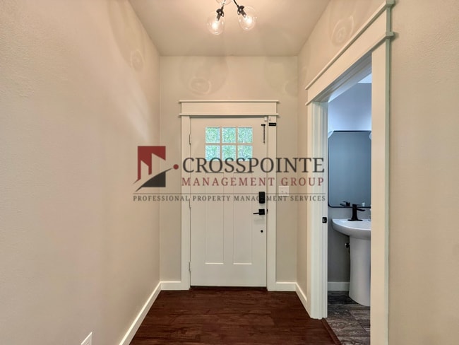 Building Photo - 11142 C R 4103 C