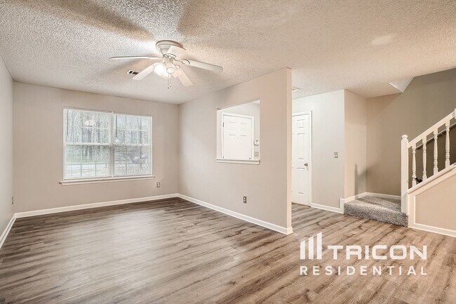 Foto del edificio - 1305 Maple Valley Ct