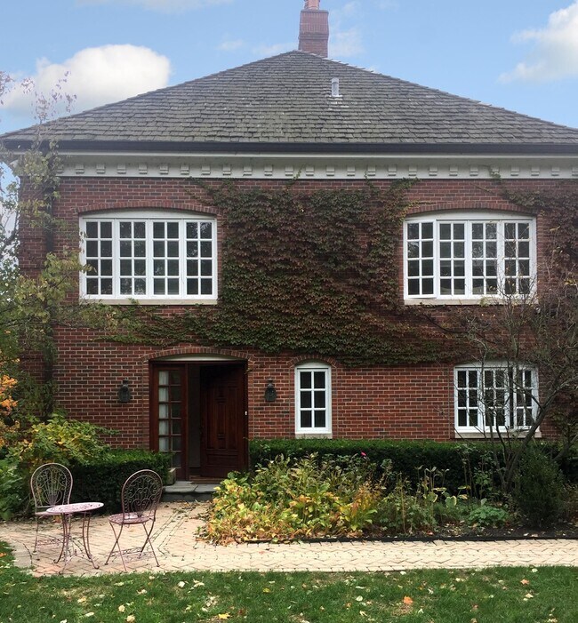 Foto del edificio - 545 N Mayflower Rd