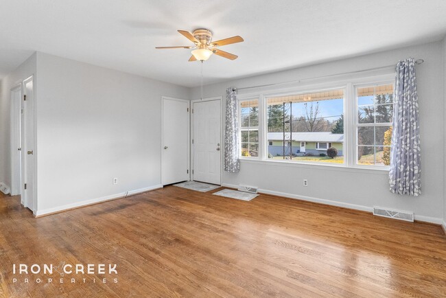 Foto del edificio - Adorable 3-Bedroom House in West Asheville