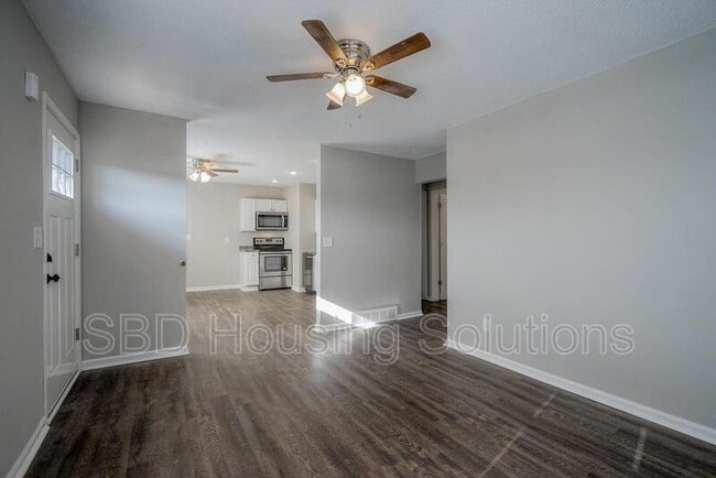 Building Photo - 1017 N River Blvd B