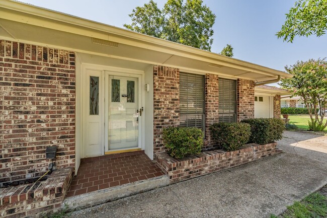 Building Photo - Welcome to this beautifully updated 4 bedr...