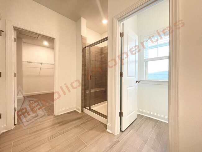 Foto del edificio - Beautiful Brand New 4 Bedroom, 3 Bathroom ...