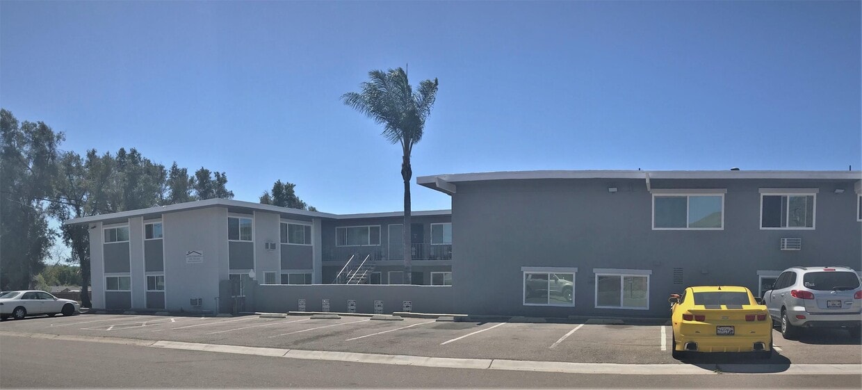 Building Photo - 1304 Roxanne Dr