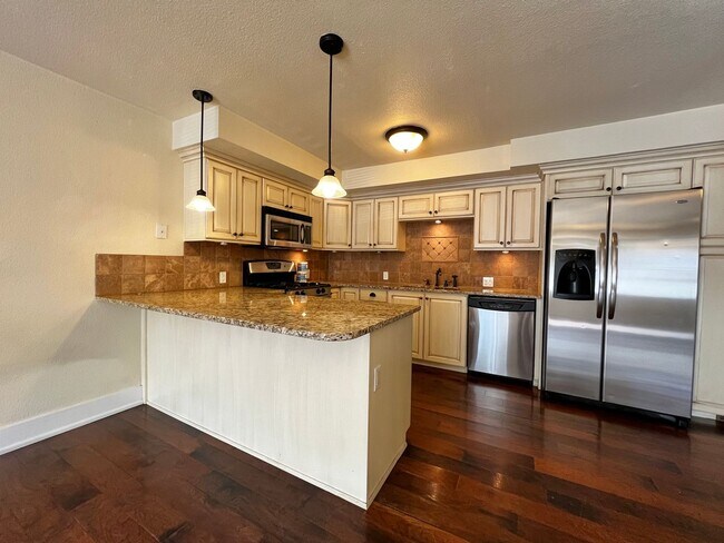 Foto del edificio - Charming Home Near CSU Campus – Move-In Re...