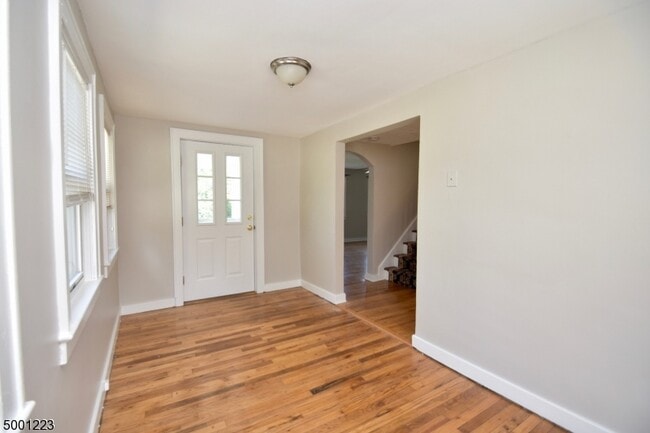 Foto del edificio - 334 Oak Ridge Rd
