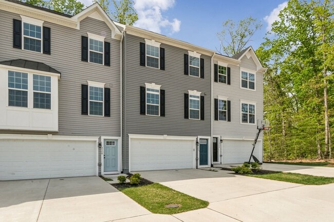 Building Photo - Lukas Park, Over 2000 Square Feet, Nearly New Build... Everything you want all in one! Come see f...