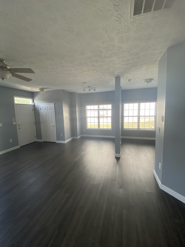 Foto del edificio - 8025 Brookstone Ct