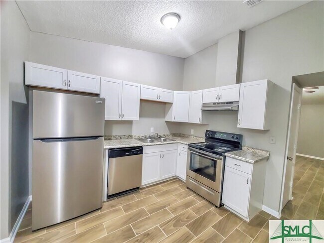 Foto del edificio - 430 Edgewater Rd