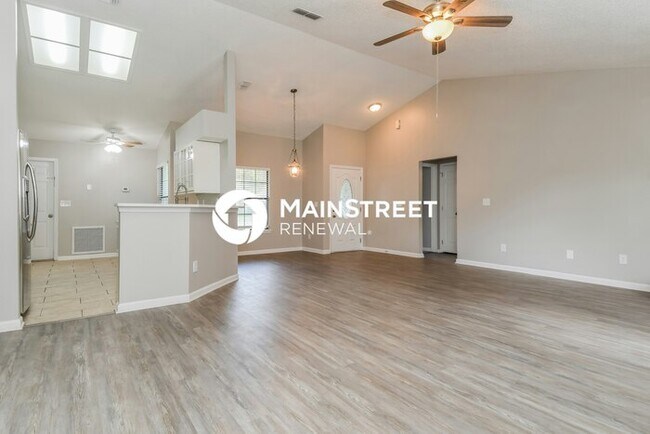 Building Photo - 3 Bedroom Pet-Friendly Home in Jacksonville, FL with Main Street Renewal
