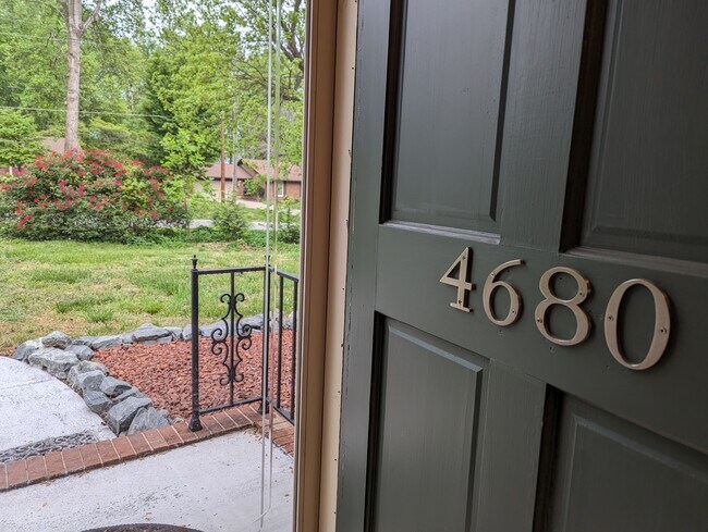 Building Photo - 4680 Forest Manor Dr
