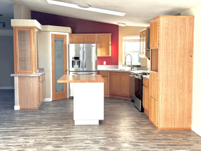 Kitchen - 3204 Locust Ave