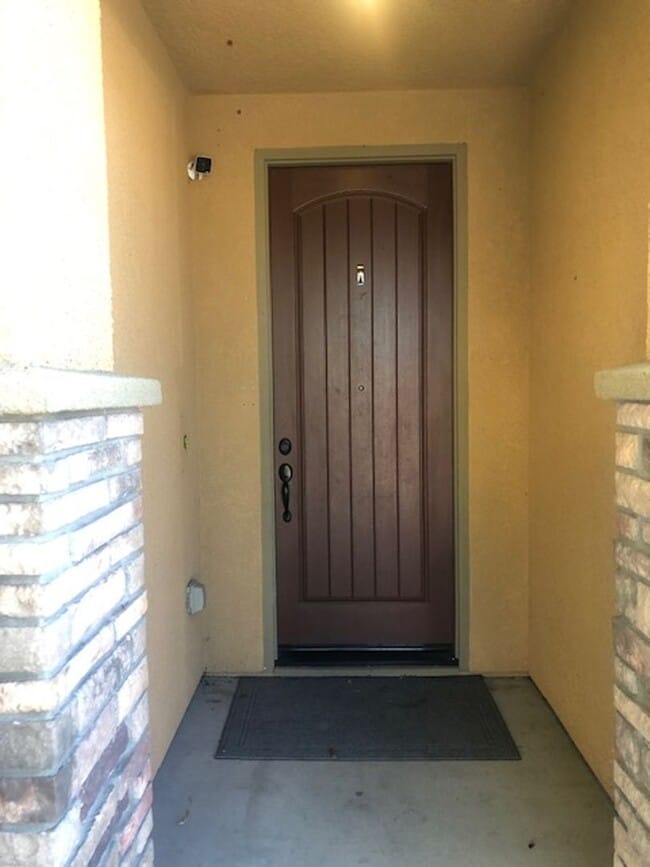 Foto del edificio - 893 Clearwater Creek Blvd