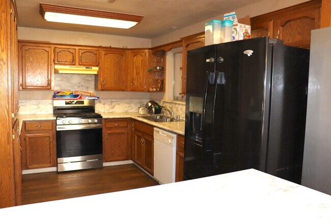 Foto del edificio - 42594 Rd 114