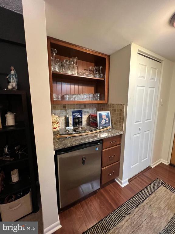 Building Photo - 3304 Valley Dr