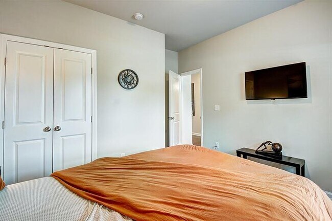 Building Photo - 6477 Brookside Dr SE