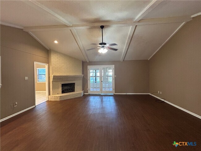Foto del edificio - 826 Timber Dr
