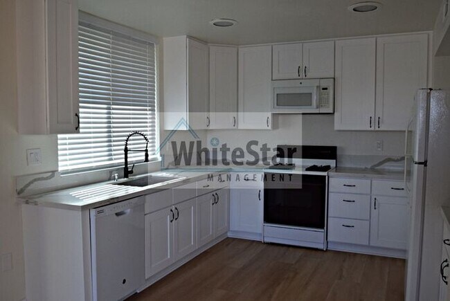 Building Photo - 73385 Shadow Mountain Dr